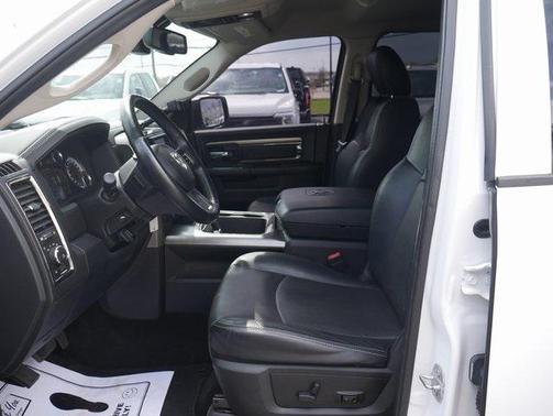 2017 RAM 1500 Night Crew Cab 4x4 5'7' Box