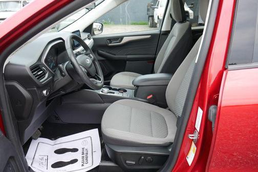 Rapid Red Metallic Tinted Clearcoat 2022 Ford Escape SE