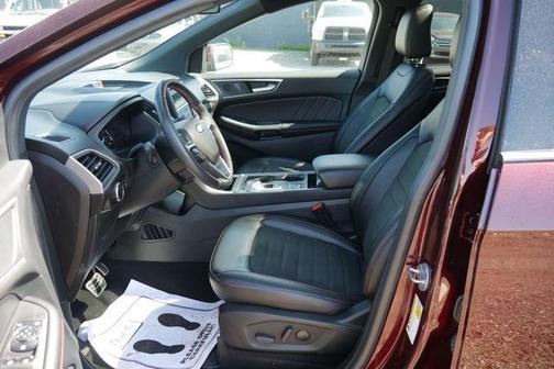 Burgundy Velvet Metallic Tinted Clearcoat 2023 Ford Edge ST Line