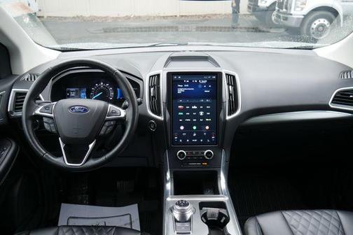 Iconic Silver Metallic 2023 Ford Edge Titanium