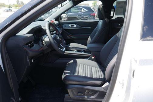 Star White Metallic Tri-Coat 2026 Ford Explorer ST-Line