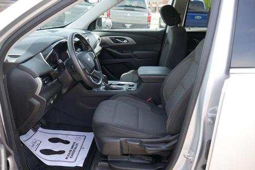 Silver Ice Metallic 2020 Chevrolet Traverse LS