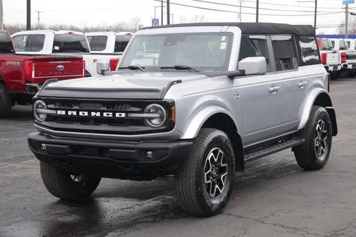 Iconic Silver Metallic 2023 Ford Bronco Outer Banks