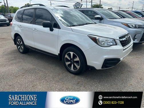 Crystal White Pearl 2018 Subaru Forester 2.5i