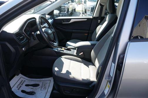 Iconic Silver Metallic 2022 Ford Escape SE