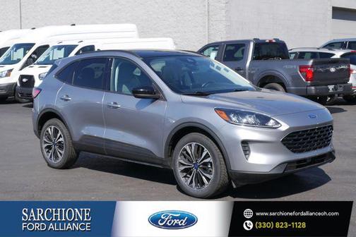 Iconic Silver Metallic 2022 Ford Escape SE