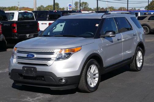 Ingot Silver Metallic 2015 Ford Explorer XLT