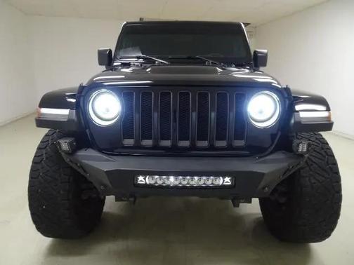 Black Clearcoat 2023 Jeep Wrangler Rubicon