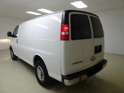 Summit White 2021 Chevrolet Express 2500 RWD 2500 Regular Wheelbase WT