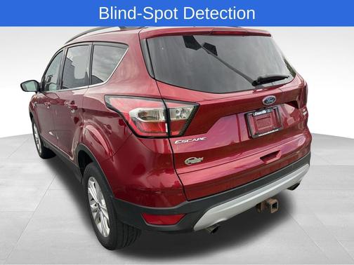 Ruby Red Metallic 2017 Ford Escape SE