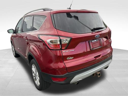 Ruby Red Metallic 2017 Ford Escape SE