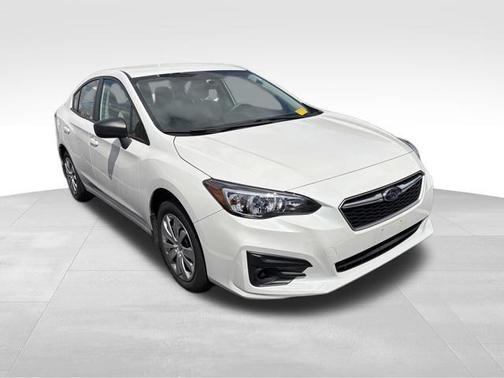 Crystal White Pearl 2018 Subaru Impreza 2.0i