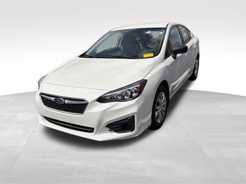 Crystal White Pearl 2018 Subaru Impreza 2.0i