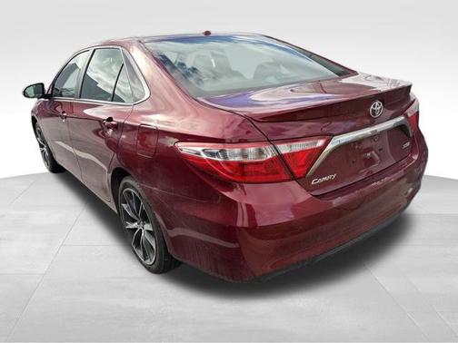 Pearl 2017 Toyota Camry XSE