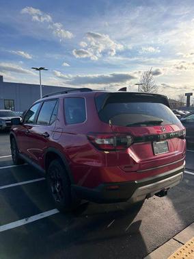 Radiant Red Metallic II 2025 Honda Pilot TrailSport