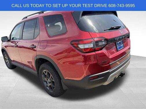 Radiant Red Metallic II 2025 Honda Pilot TrailSport