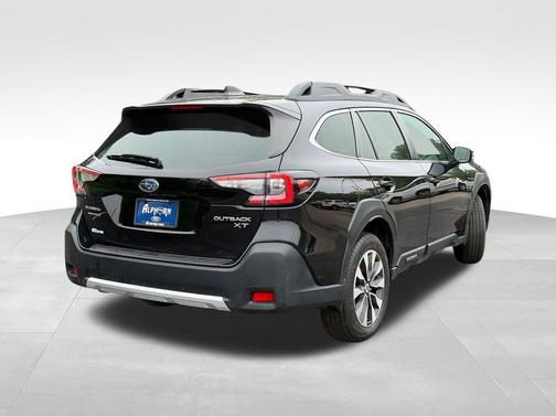 Crystal Black Silica 2024 Subaru Outback Limited XT