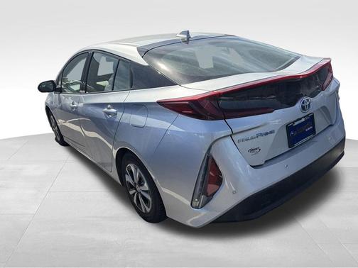 Classic Silver Metallic 2017 Toyota Prius Prime Advanced