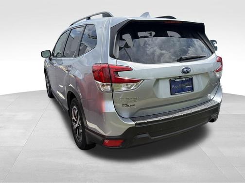 Ice Silver Metallic 2019 Subaru Forester Premium