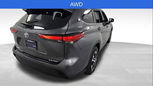 Magnetic Gray Metallic 2022 Toyota Highlander XLE