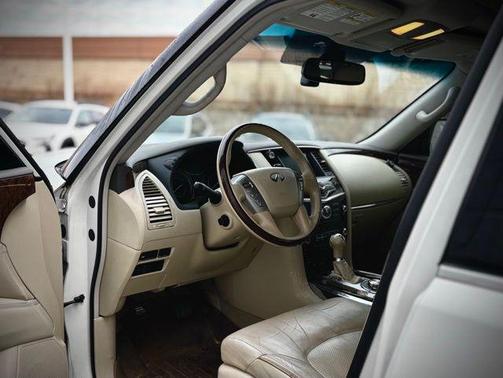 2016 INFINITI QX80 Base