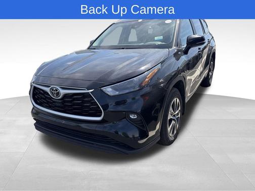 Midnight Black Metallic 2024 Toyota Highlander XLE