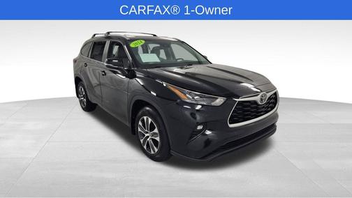 Midnight Black Metallic 2024 Toyota Highlander XLE