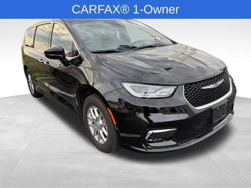 Diamond Black Crystal Pearlcoat 2026 Chrysler Pacifica L