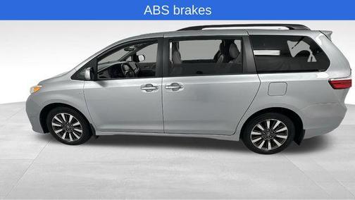 2018 Toyota Sienna XLE