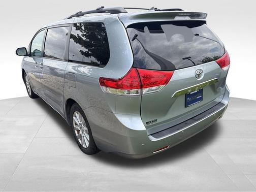 Silver Sky Metallic 2014 Toyota Sienna XLE