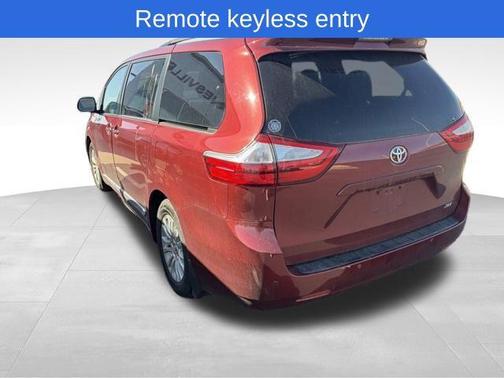 Salsa Red Pearl 2016 Toyota Sienna XLE