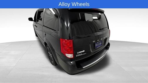 Brilliant Black Crystal Pearlcoat 2016 Dodge Grand Caravan R/T