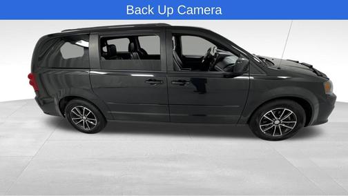 Brilliant Black Crystal Pearlcoat 2016 Dodge Grand Caravan R/T