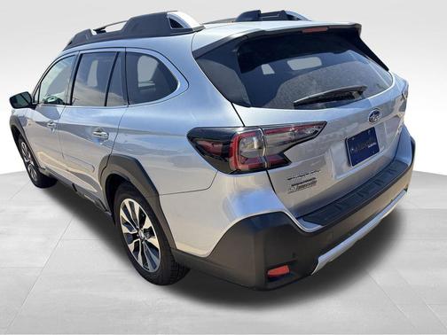Ice Silver Metallic 2025 Subaru Outback Touring