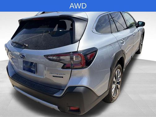 Ice Silver Metallic 2025 Subaru Outback Touring