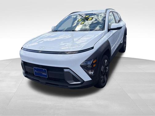 Atlas White 2024 Hyundai KONA SEL