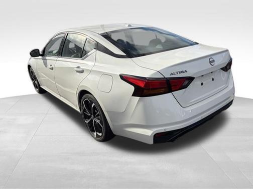 Pearl White Tricoat 2024 Nissan Altima SR FWD