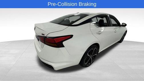 Pearl White Tricoat 2024 Nissan Altima SR FWD