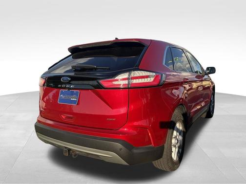 Red 2022 Ford Edge SEL