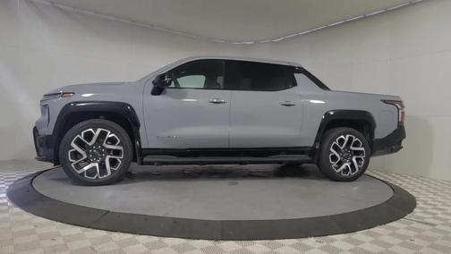2025 Chevrolet Silverado EV RST