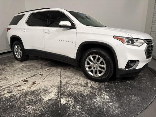 Summit White 2021 Chevrolet Traverse LT Cloth