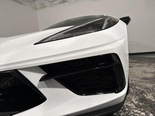Arctic White 2024 Chevrolet Corvette Stingray w/2LT