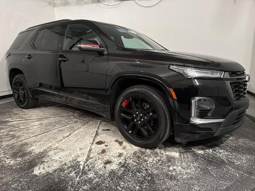 Mosaic Black Metallic 2023 Chevrolet Traverse Premier