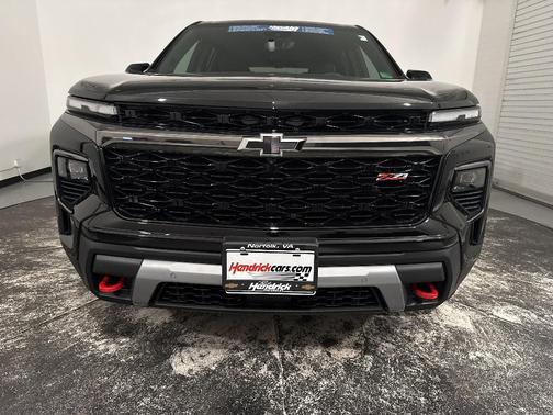 Mosaic Black Metallic 2026 Chevrolet Traverse Z71