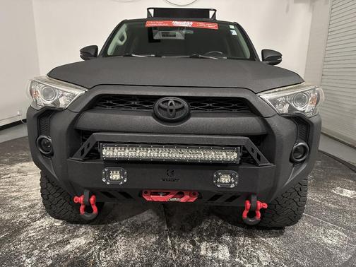 Midnight Black Metallic 2018 Toyota 4Runner SR5 Premium