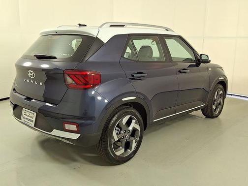 Denim w/White Roof 2026 Hyundai VENUE SEL w/Two-Tone Roof