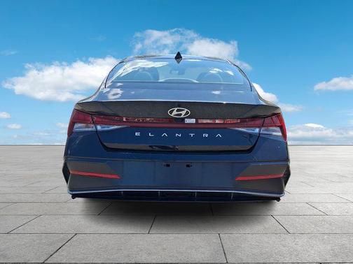 Abyss Black 2025 Hyundai ELANTRA SEL