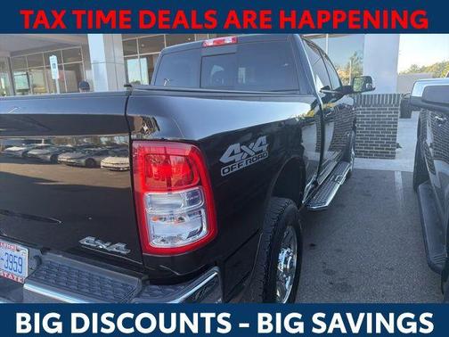 2022 RAM 2500 Tradesman Crew Cab 4x4 6'4' Box