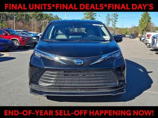 2024 Toyota Sienna LE