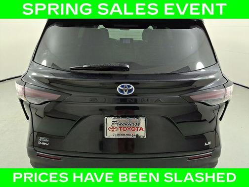 2025 Toyota Sienna LE